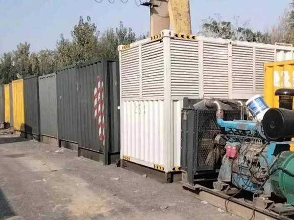 新盈镇200KW柴油发电机机组每小时油耗是多少?